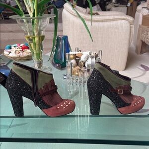 Elegant Two-Tone Heeled Boots